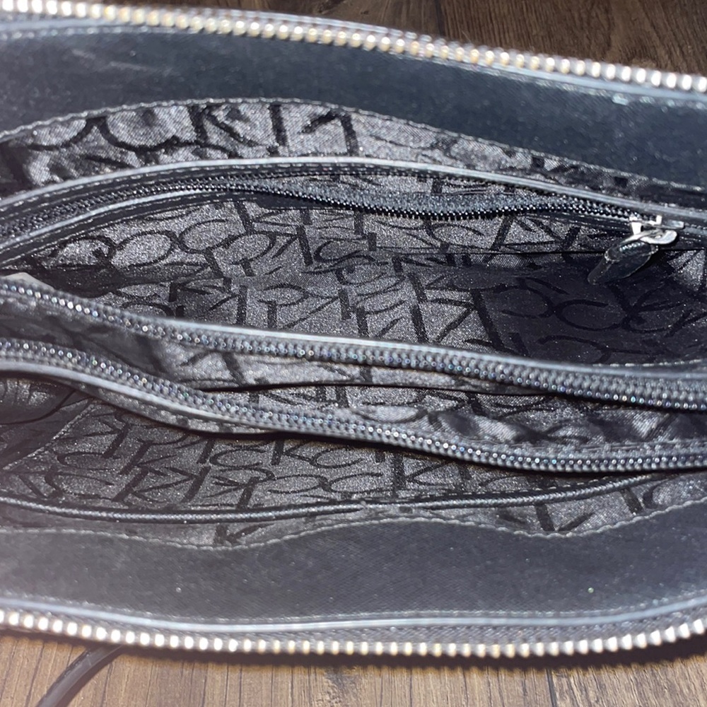 Calvin Klein medium size Crossbody bag with chain - Picture 5 of 7